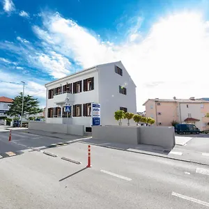 https://apartments-crnekovi-iii.primorje-gorskikotar.com